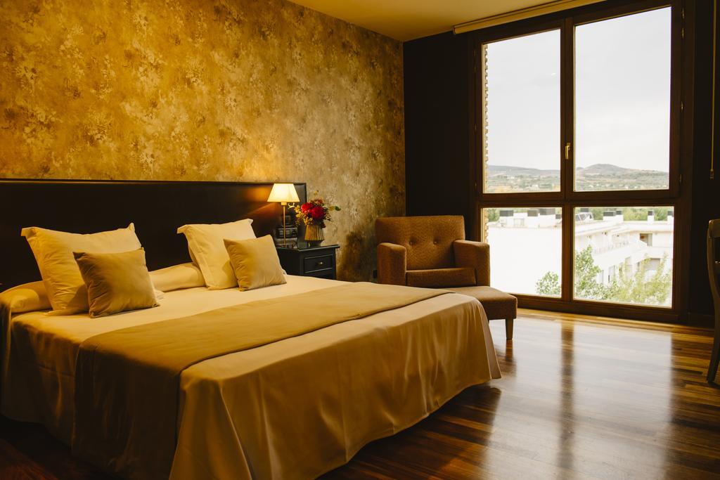 Hotel Vinicola Real-200 Monges Albelda De Iregua Exteriér fotografie