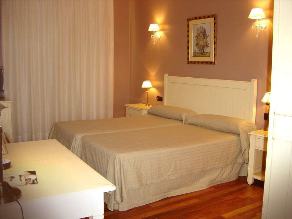 Hotel Vinicola Real-200 Monges Albelda De Iregua Exteriér fotografie